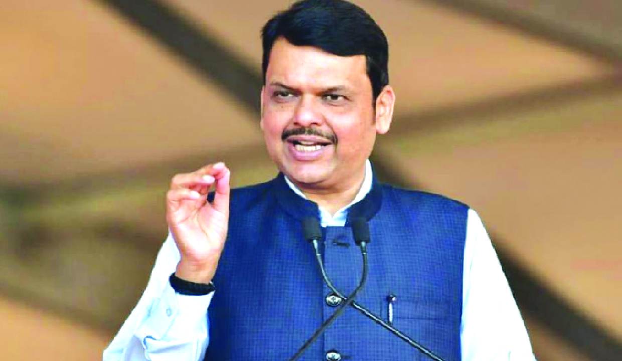 Fadnavis directs time-bound completion of airport works