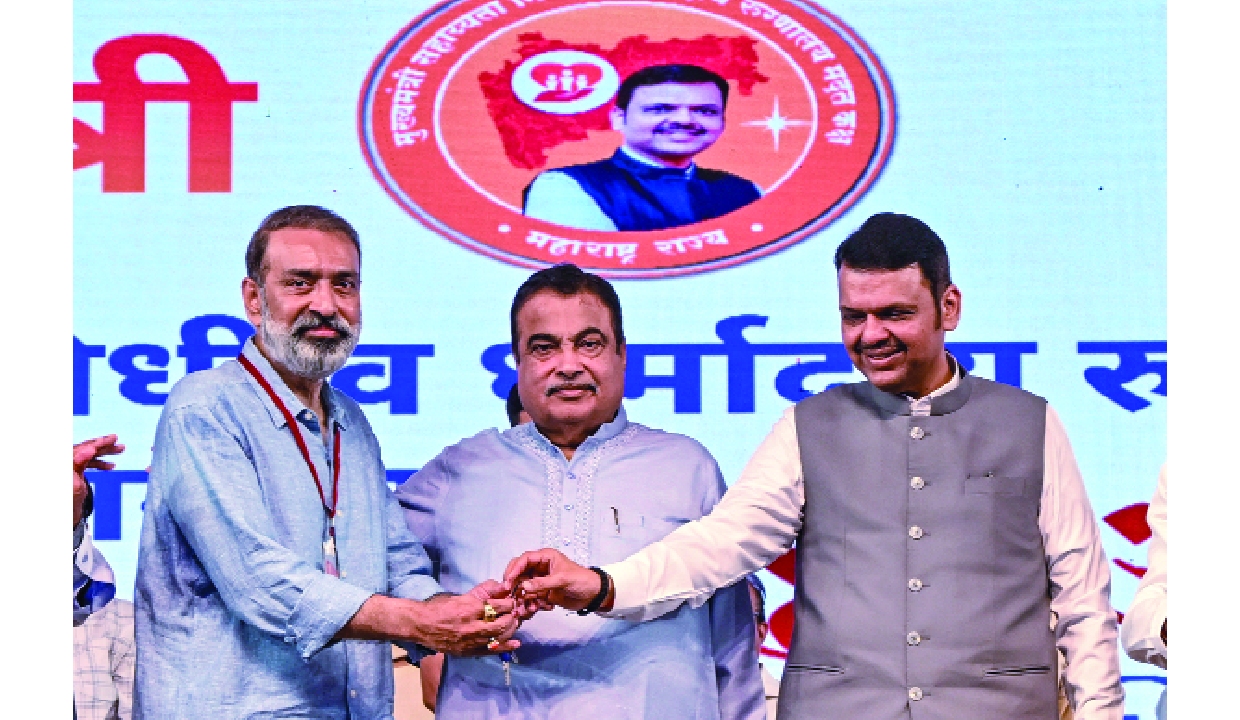 Fadnavis dismisses buzz about shift to national politics