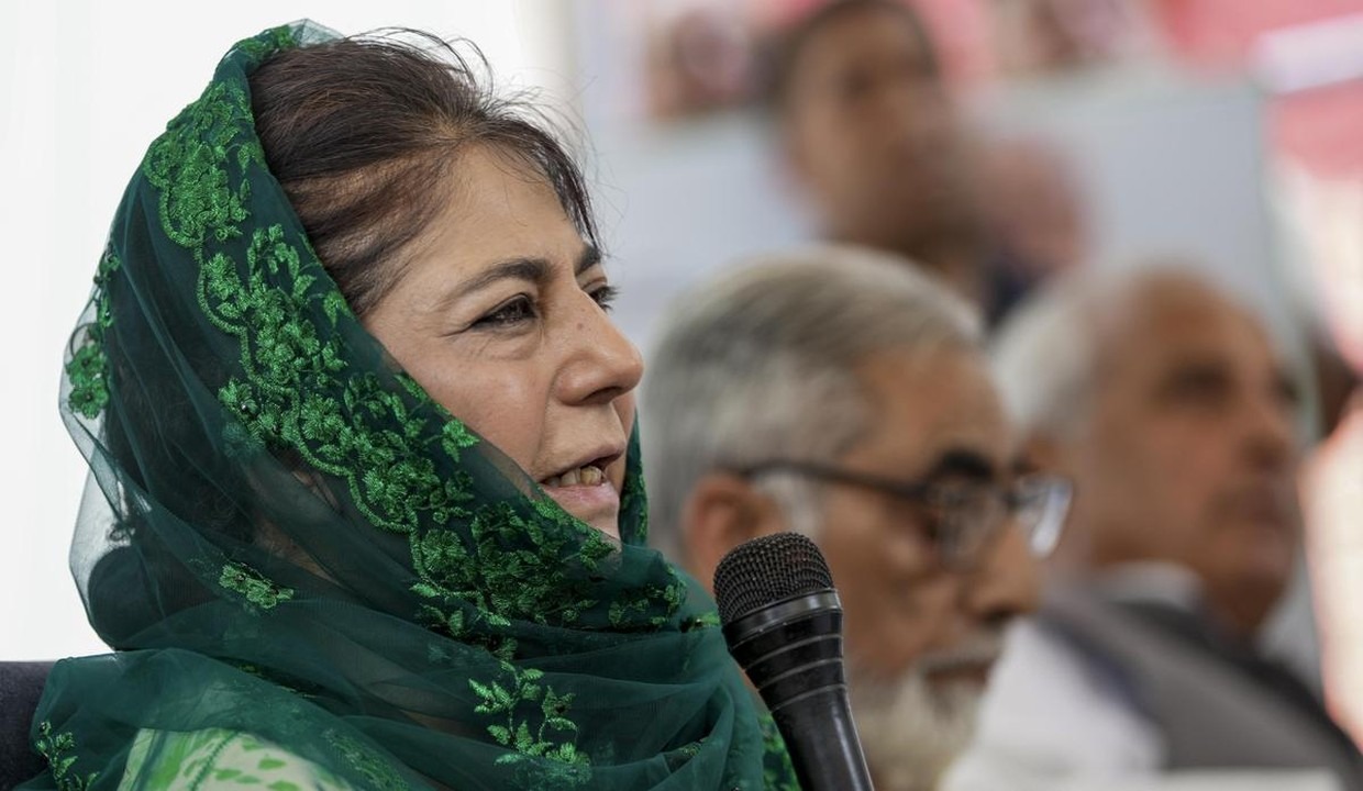 FIR filed against Mehbooba, daughter for 'assault' on cop during Article 370 protest