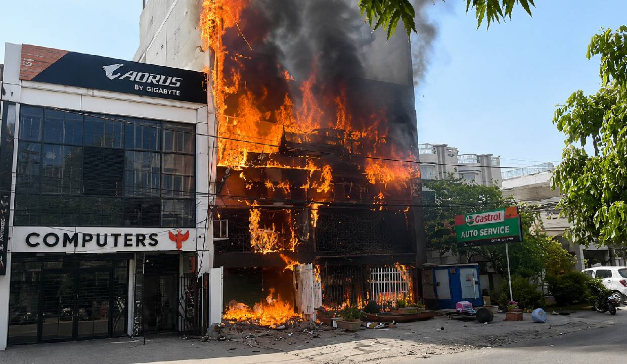 Fire breaks out at 3-storey commercial building in Lucknow’s Aliganj, 14 fire tenders rushed