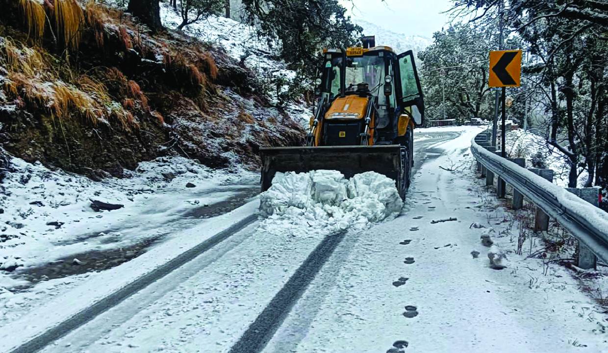 Fresh snowfall triggers avalanche alert in Uttarakhand