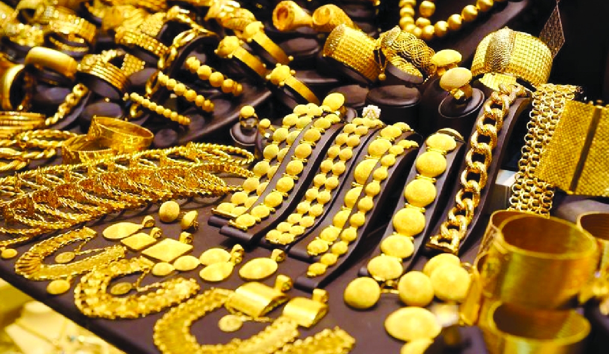 Gold snaps losing streak, rises to Rs 1.59 lakh/10g in Delhi