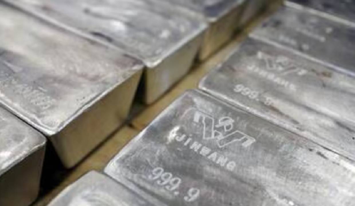 Govt Restricts Silver Imports Amid Sharp Surge in Shipments