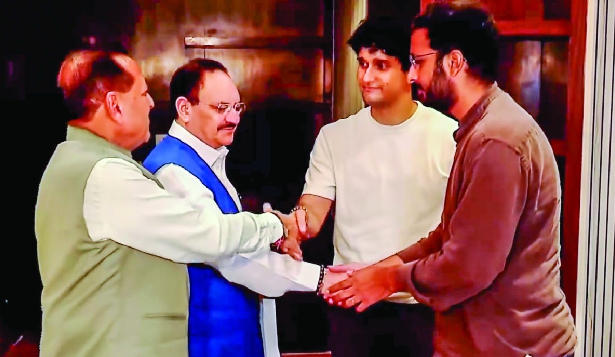 Govt stands by Pradhan, CJP holds ground