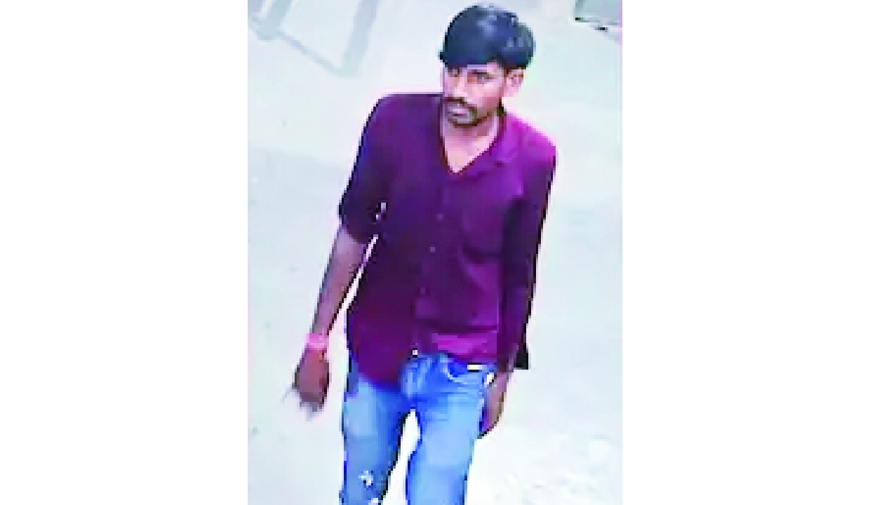 Gujarat: Murder accused attacks cops, killed in encounter