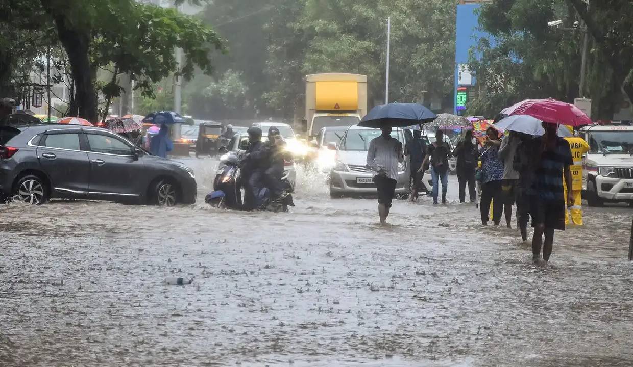 Heavy rains lash Delhi-NCR, Mumbai and several states; IMD warns of more downpours