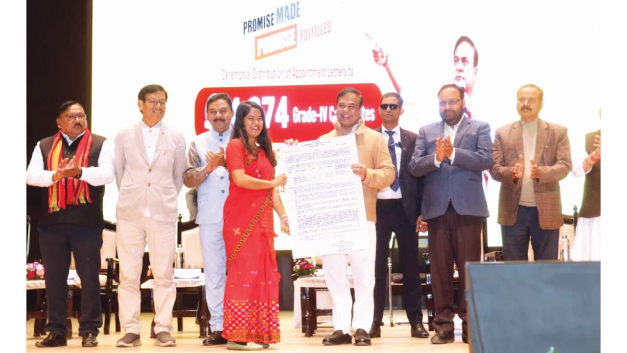 Himanta gives job letters to 4,369 for Grade IV posts