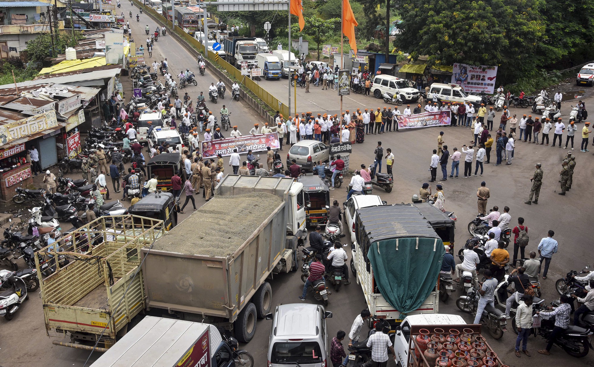 Jarange urges Marathas to assemble in Jalna on Sep 12; warns of shutdown if supporters face action