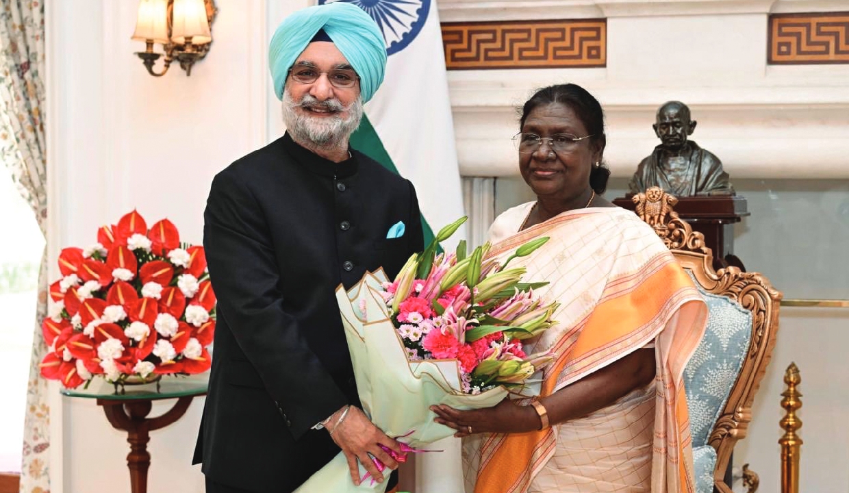 LG Taranjit Singh Sandhu meets President Murmu
