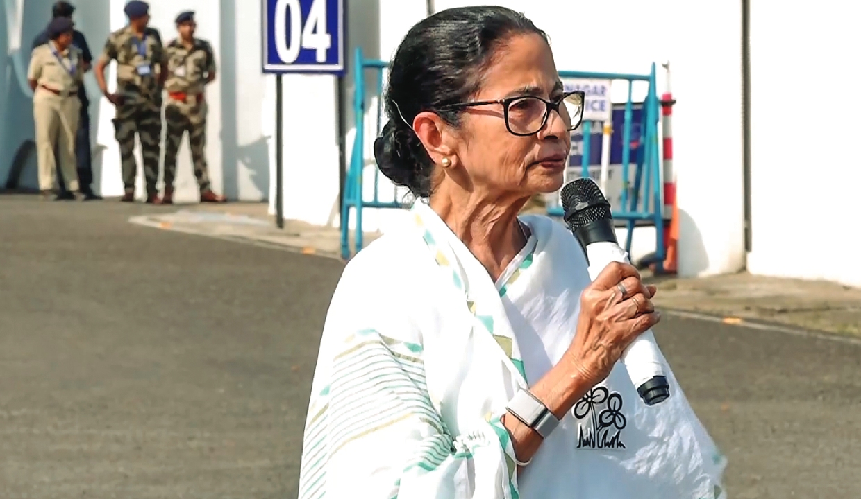 LPG cylinders made in Bengal should stay in state: Mamata