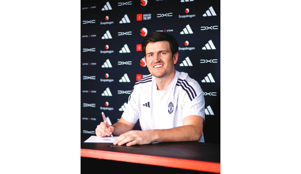 Maguire signs contract extension at Man United