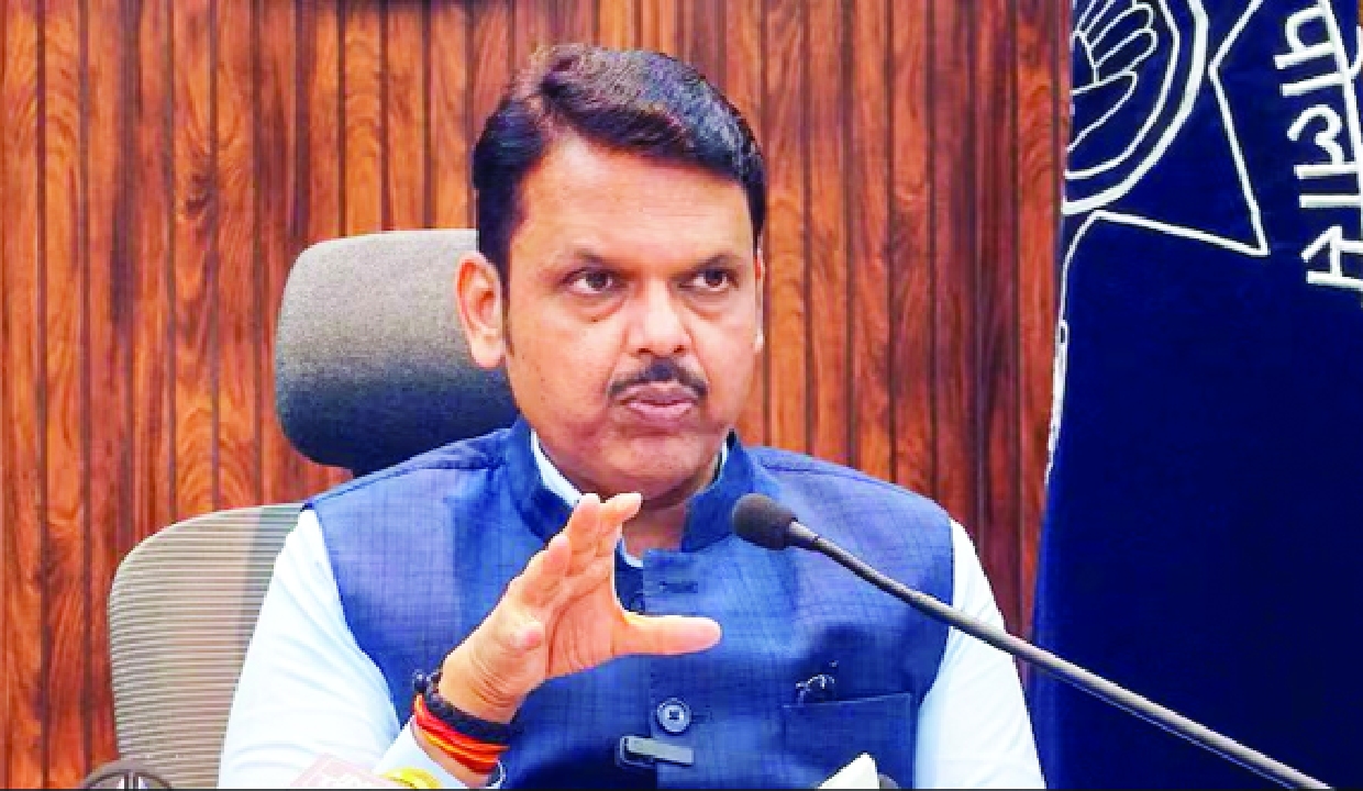 Maharashtra CM promises drought aid for farmers