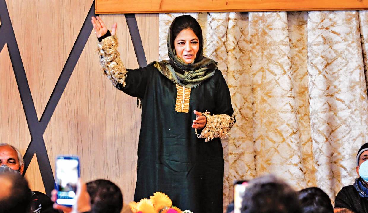 Mamata ‘tigress’, will not surrender, says Mehbooba