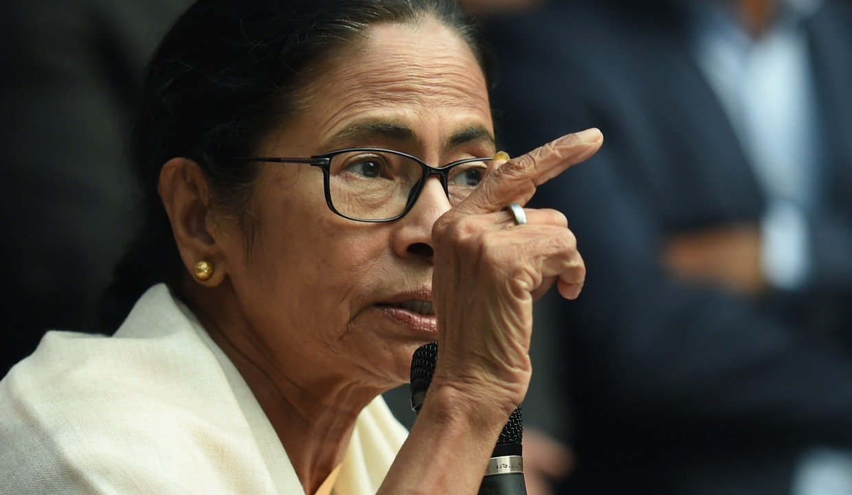 Mamata faces protest, mud, and ‘chor’ slogans during visit to family of deceased TMC worker