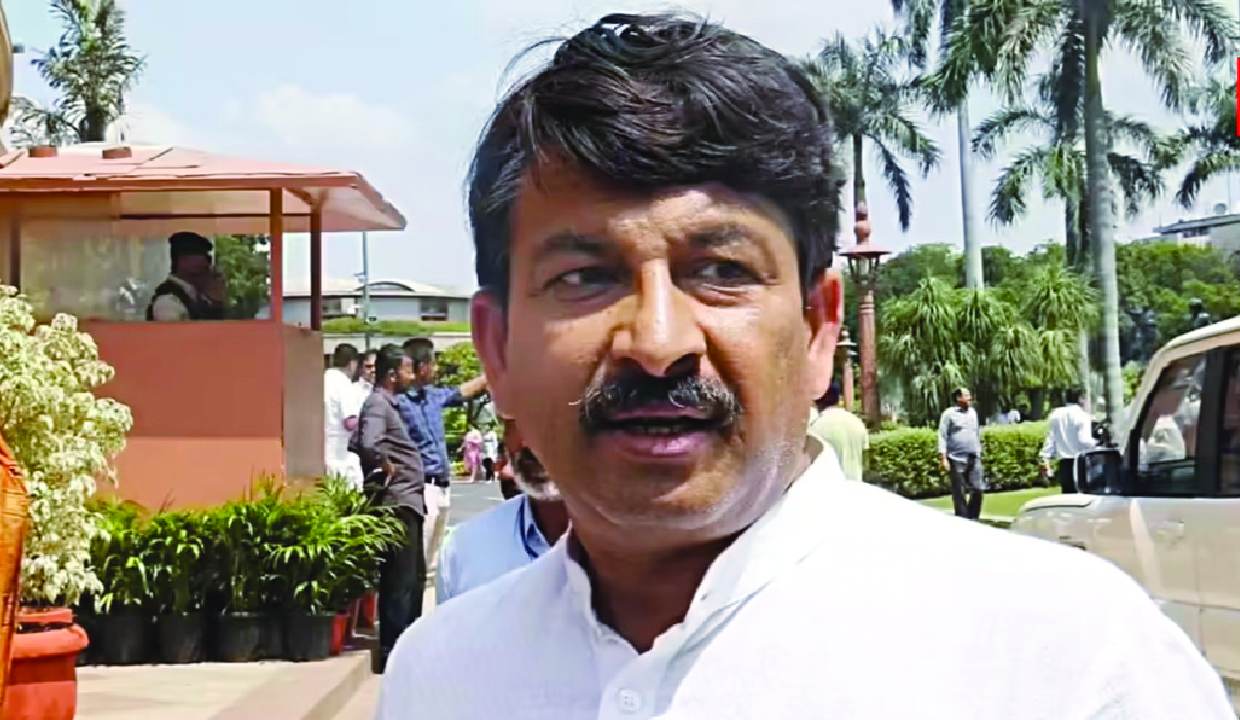 Manoj Tiwari files complaint against fake Facebook account