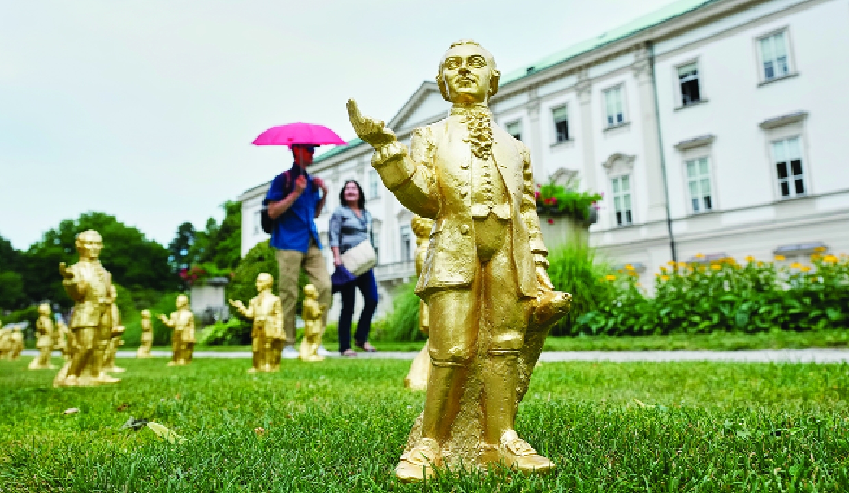 Mini-Mozart heist: 210 statuettes stolen from tribute