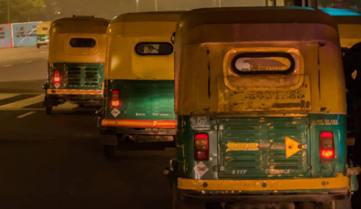 MP woman delivers quadruplets in auto-rickshaw, all 4 newborns dies due to Ambulance delay