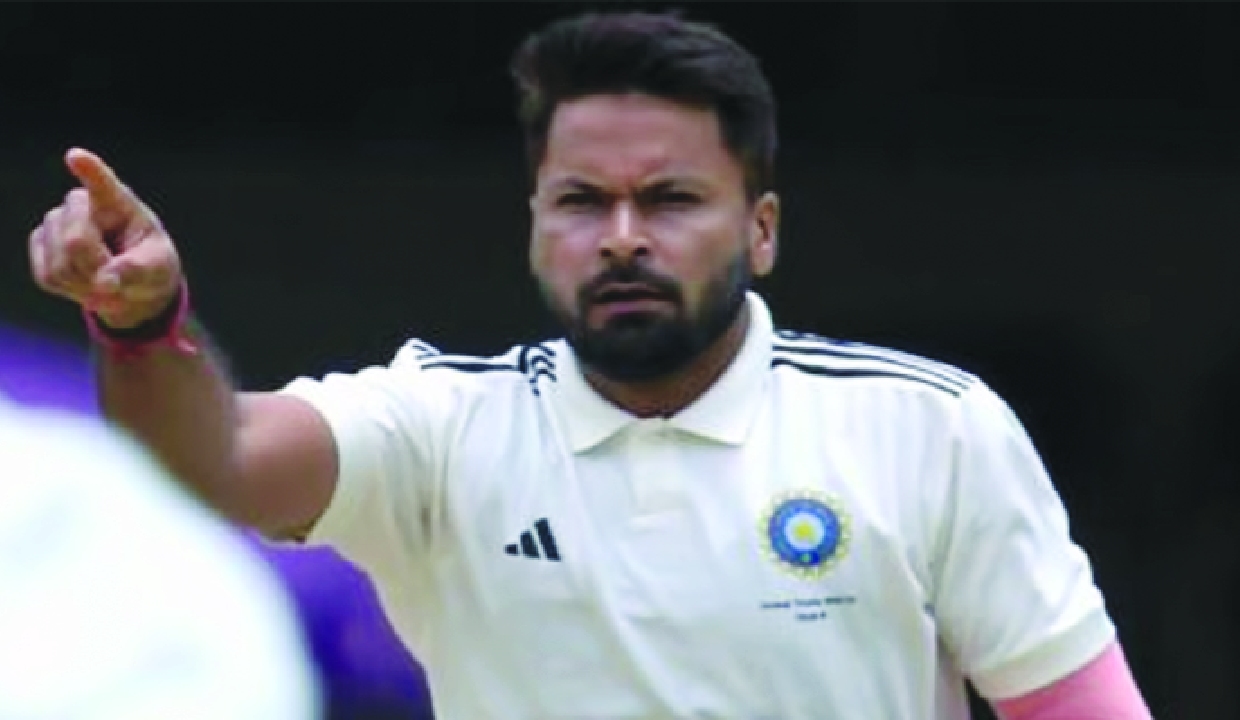 Mukesh, Sarkar bowl out Central Zone for 266