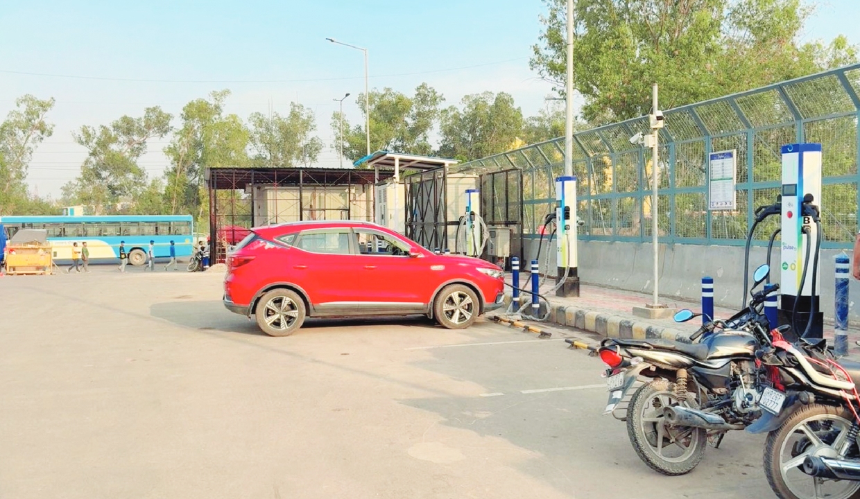 NCRTC commissions fast EV charging station at Anand Vihar station