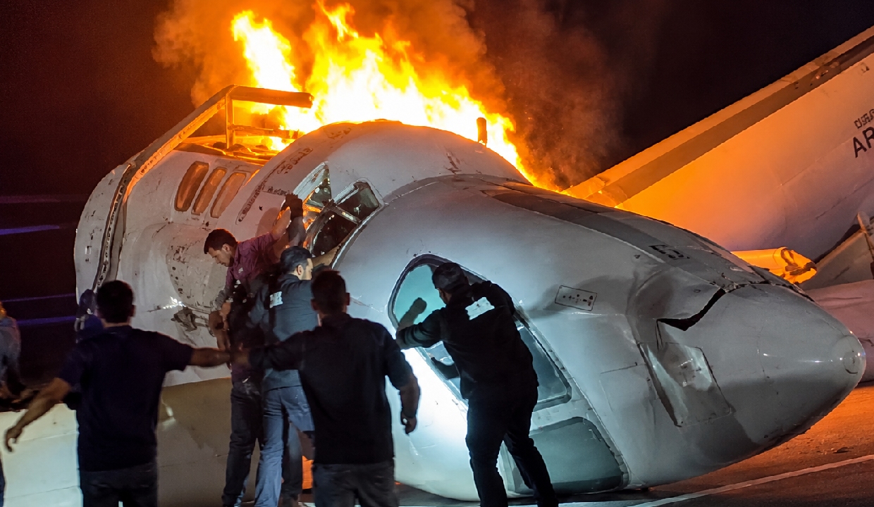 One dead after a private jet crashes on Texas Highway