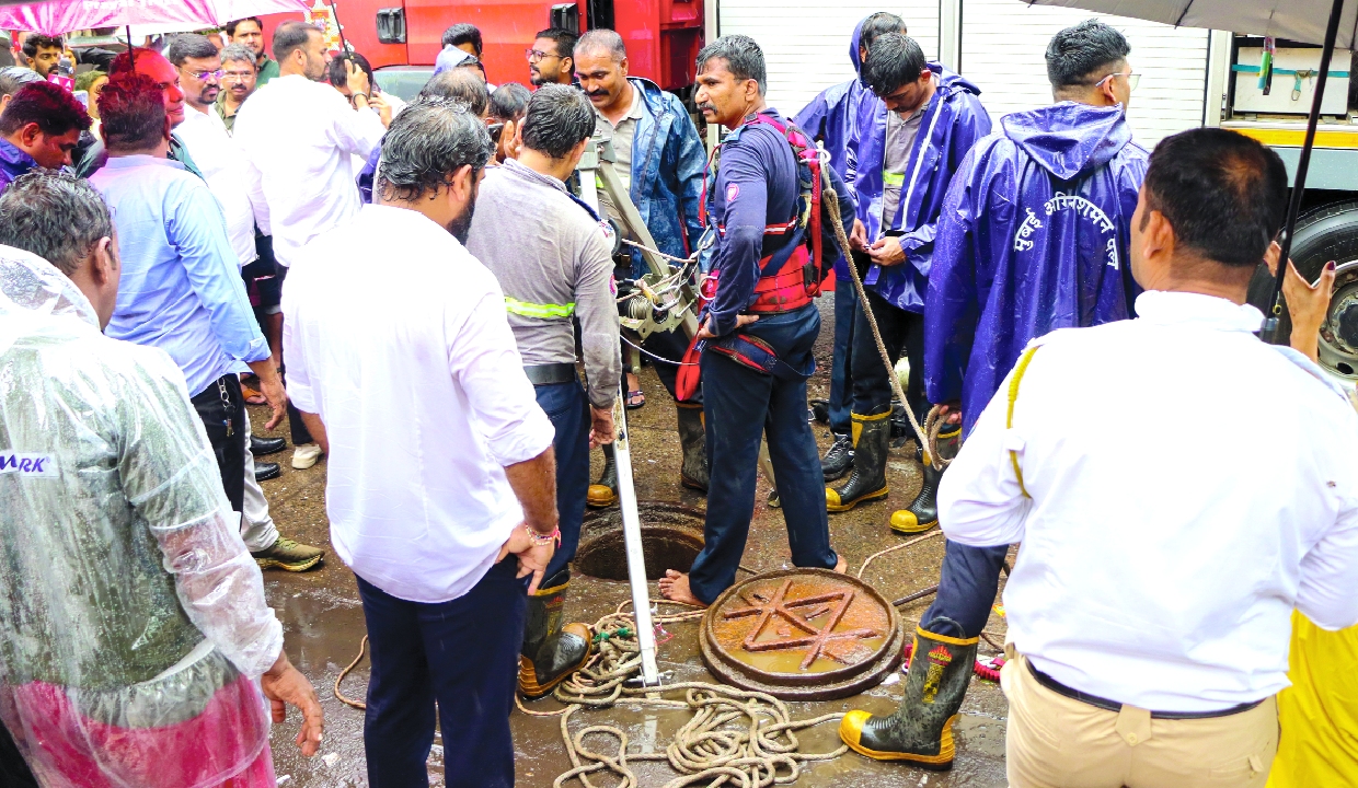Open manhole claims life in Mumbai