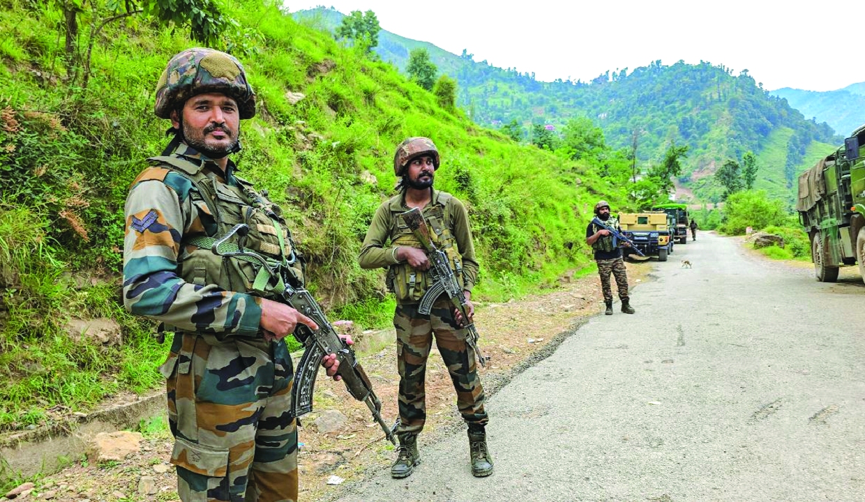 Pakistani intruder held in Uri