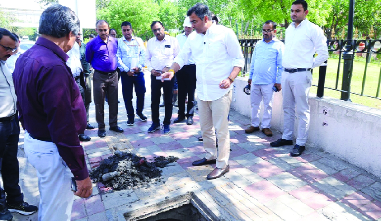 Parvesh conducts inspections of arterial roads to assess monsoon preparedness