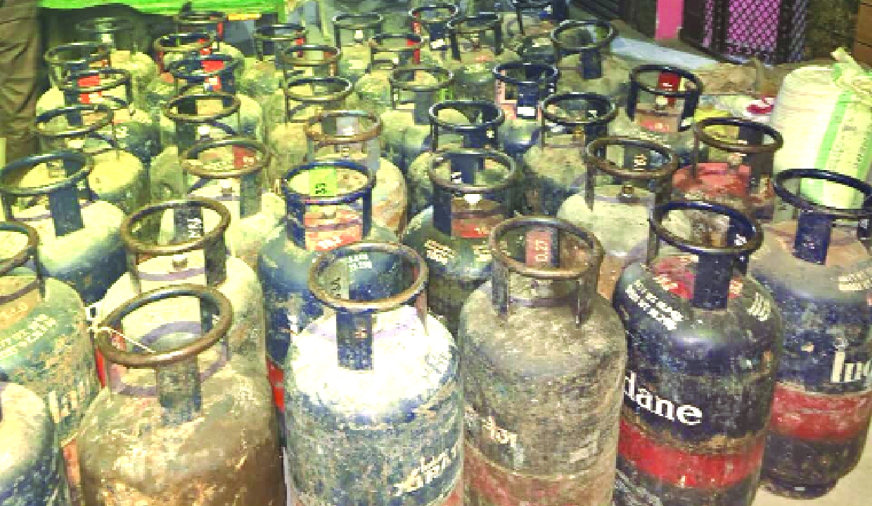 Police bust LPG black-marketing racket