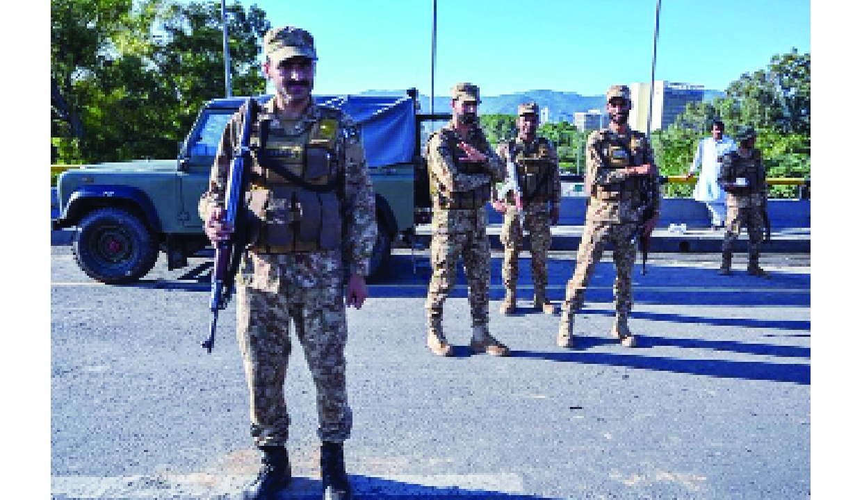 Policeman shot dead, another abducted in northwest Pakistan