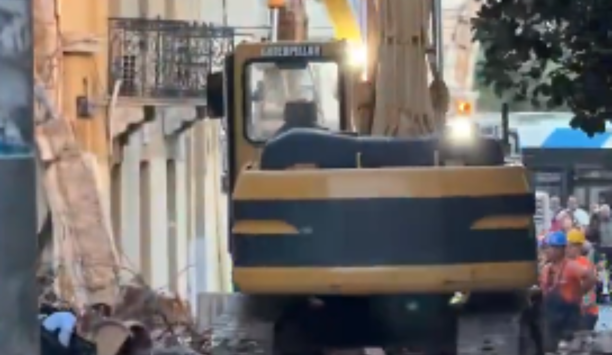 Rescuers pull 6 unconscious from collapsed building near Acropolis in Greece