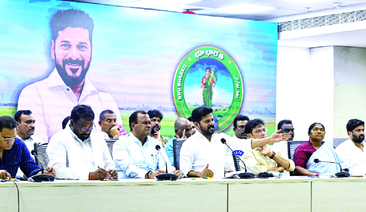 Revanth Reddy accuses Union minister of blocking metro loan