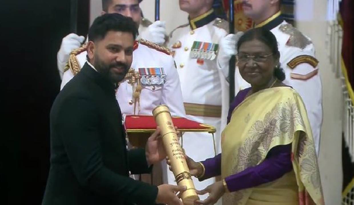Rohit Sharma recieves Padma Shri by President Murmu at Rashtrapati Bhavan ceremony