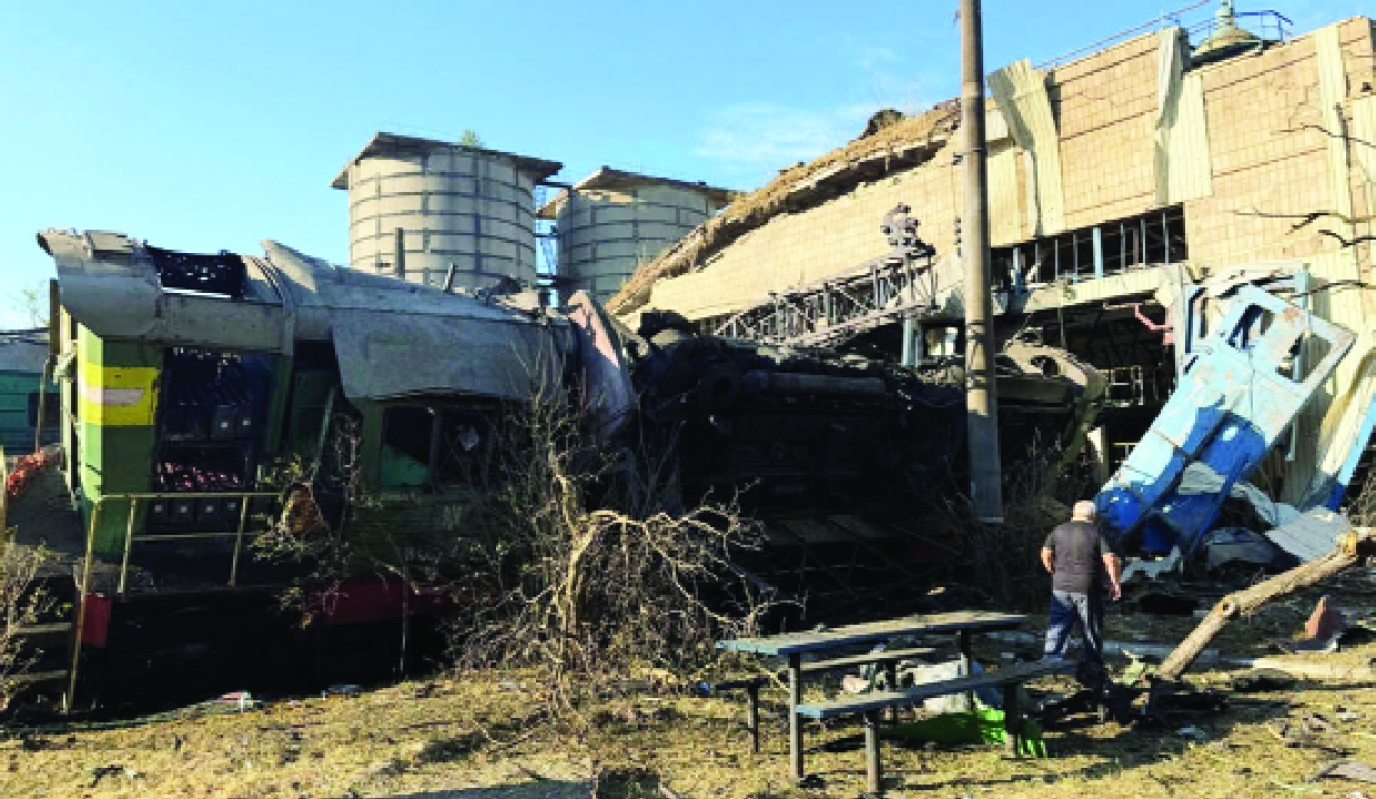 Russian and Ukrainian attacks kill 10 after mall drone strike