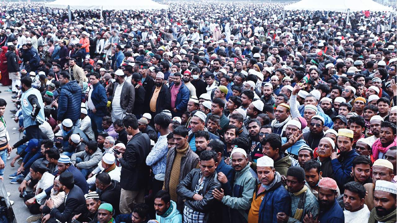 Sea of humanity pours in for Khaleda Zia’s funeral