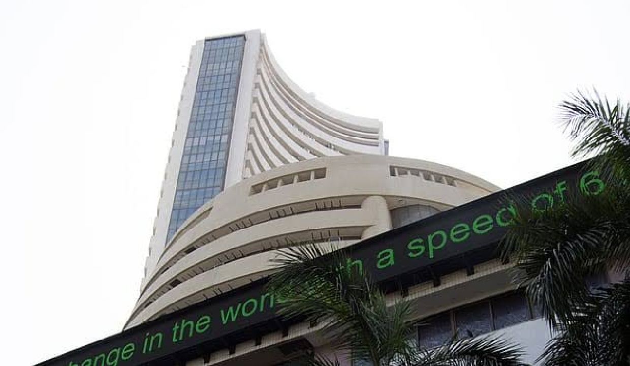 Sensex jumps 564 pts, Nifty gains for 4th day