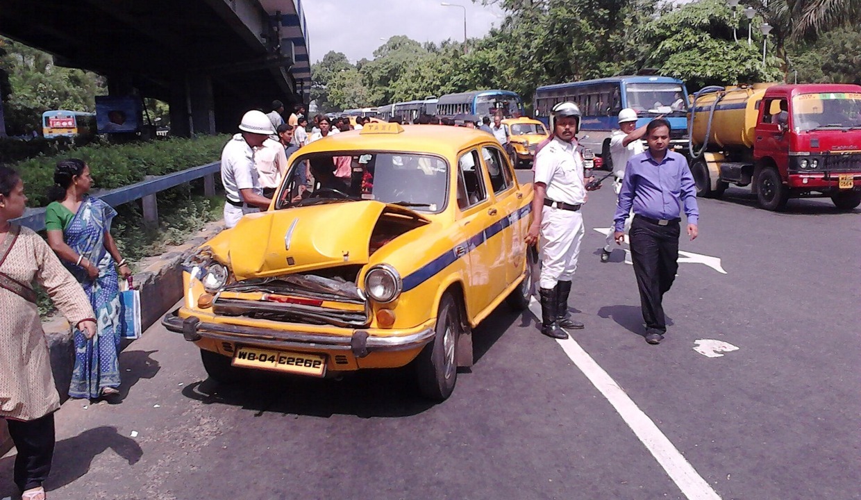 Six killed, seven injured in Maharashtra truck-SUV collision