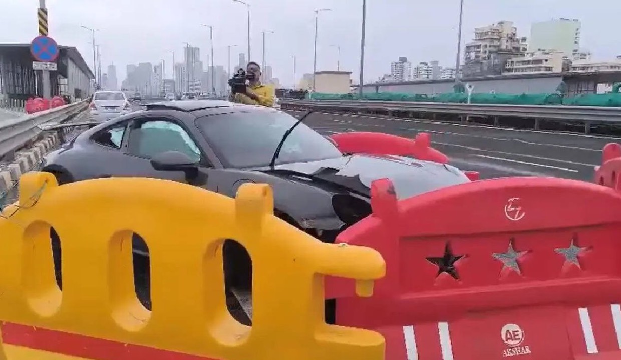 Speeding Porsche crashes into divider on Mumbai Coastal road, driver escapes unhurt