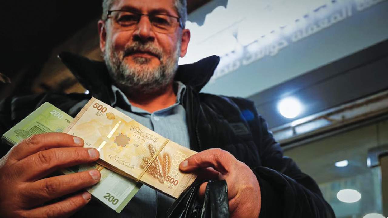 Syria begins circulating new post-Assad currency bills