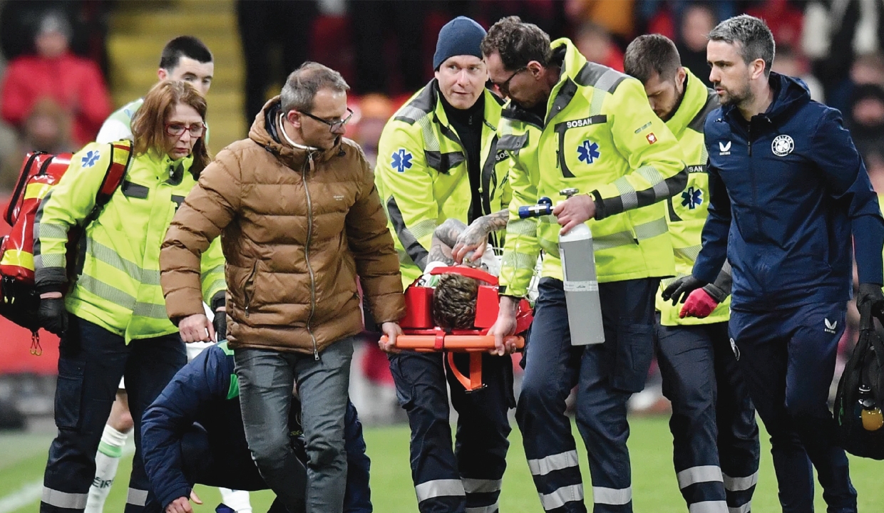 Szmodics stretchered off after heavy collision in World Cup playoff game