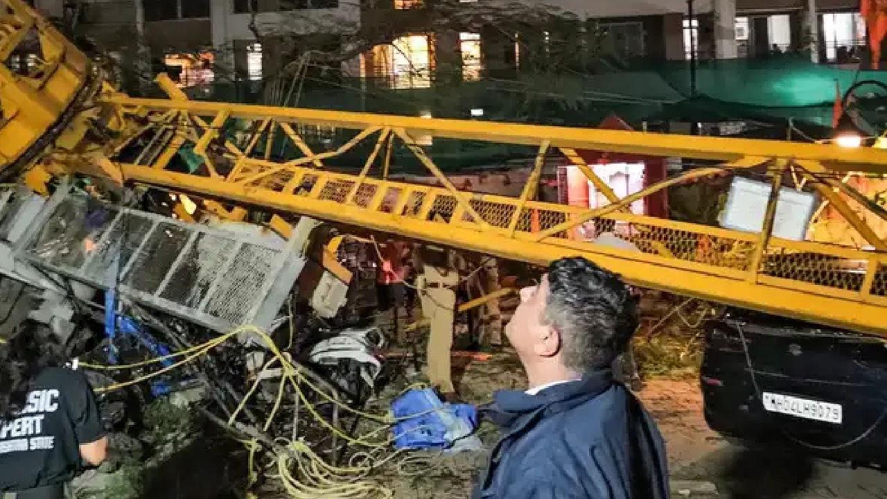 Ten injured as crane topples onto houses in Mumbai's Kurla