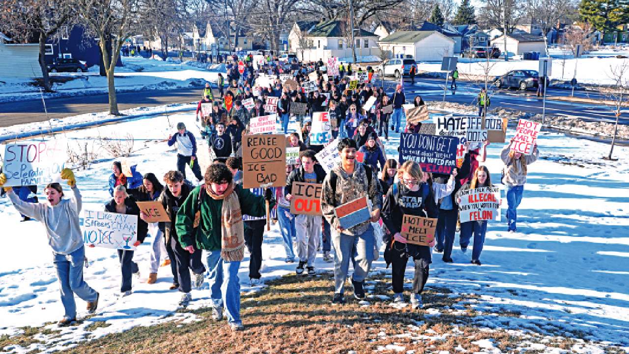 Tensions flare in US as protesters, federal agents repeatedly square off
