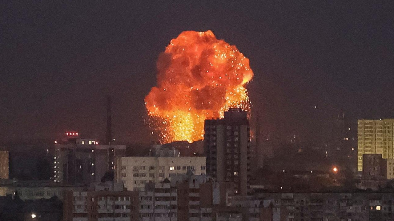 Trump extends deadline, as Israeli missiles pounds Iran