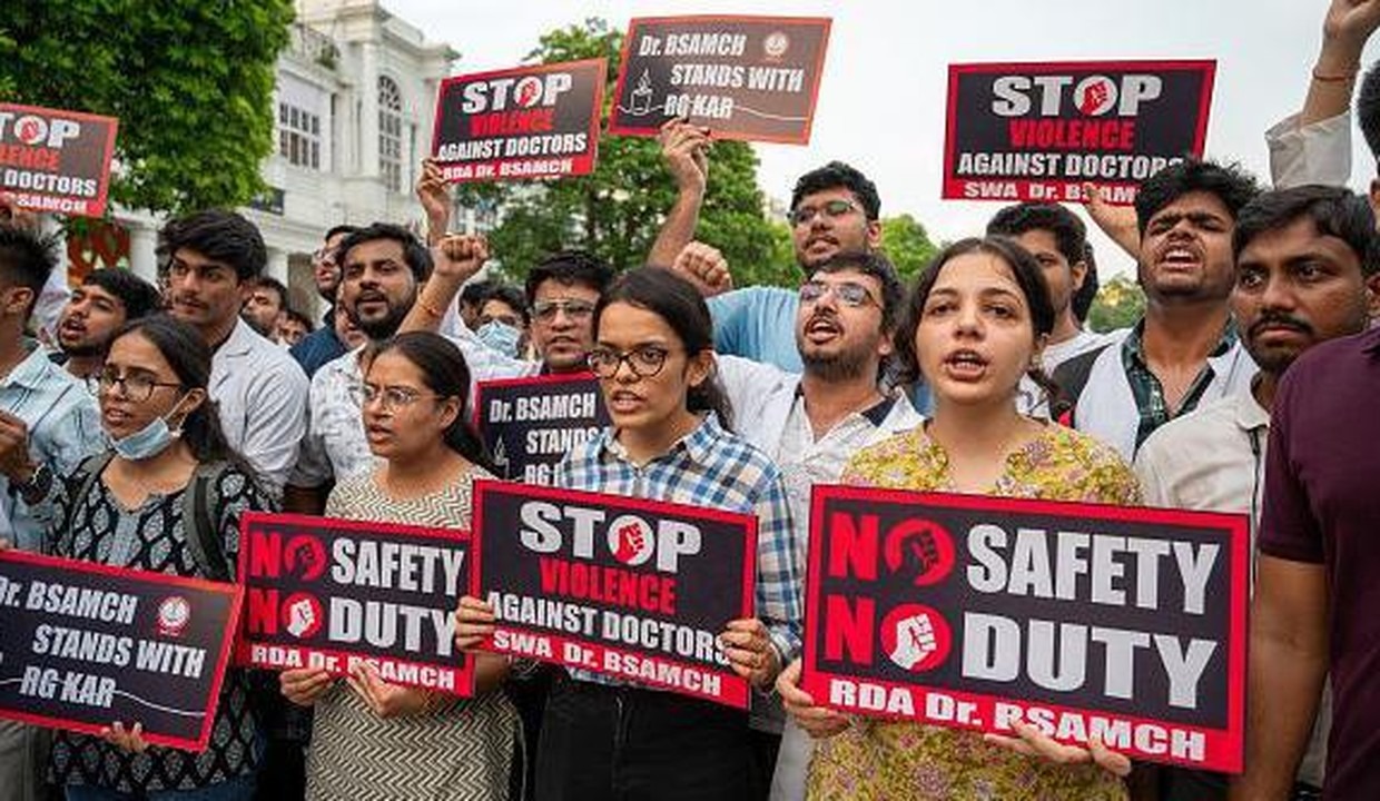 Two-minute silence observed in memory of R G Kar rape-murder victim doctor