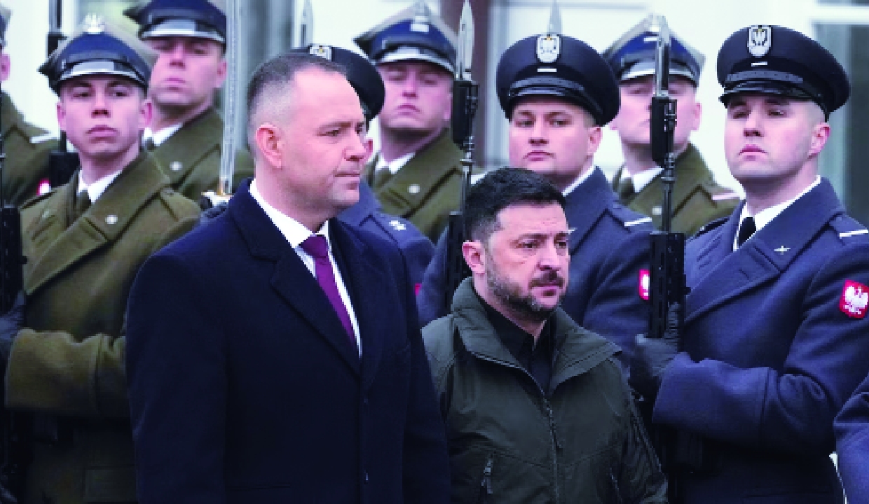 Ukrainian officials criticise Polish president’s decision to strip Zelenskyy of State honour