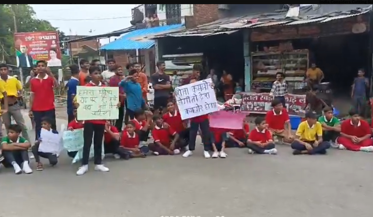 Unnao school students stage sit-in over food, teachers, drinking water