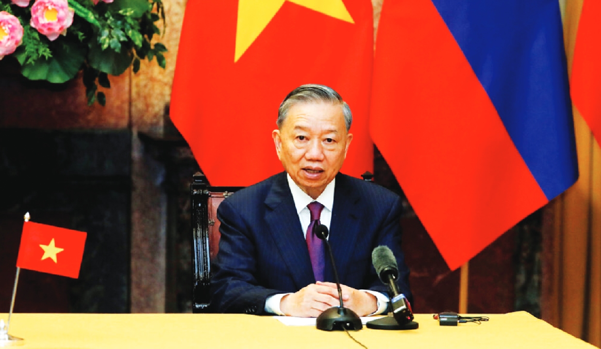 Vietnam’s new leader meets China’s Xi on his first overseas trip