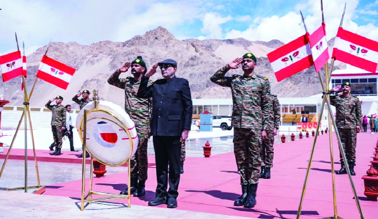 VP Radhakrishnan pays homage to bravehearts at Leh war memorial