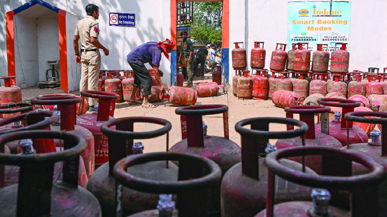 West Asia crisis pushes Indian kitchens to panic book cylinders