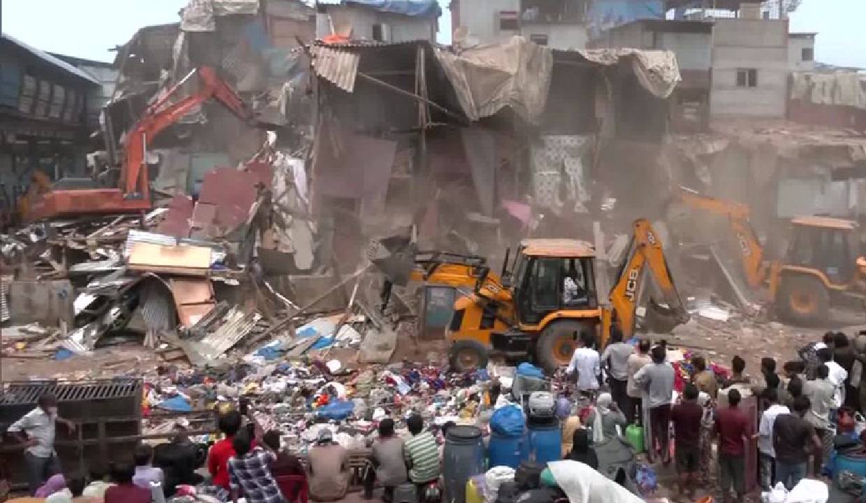 Western Railway launches massive Anti-Encroachment drive in Mumbai’s Bandra