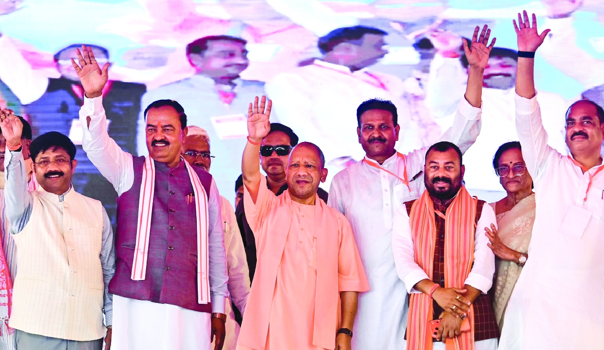 Yogi dedicates Prerna Park to national icons